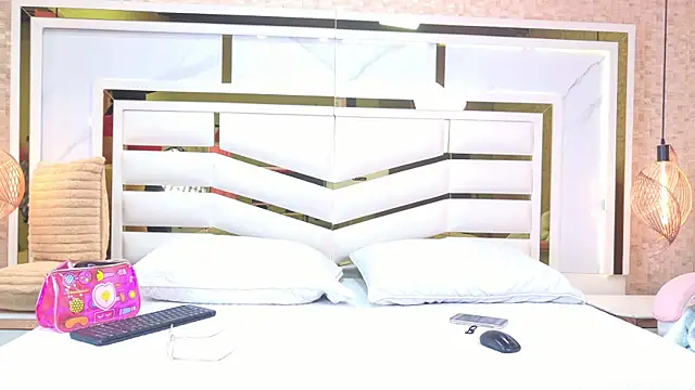 sophie 1 online show from 10/19/25, 03:51