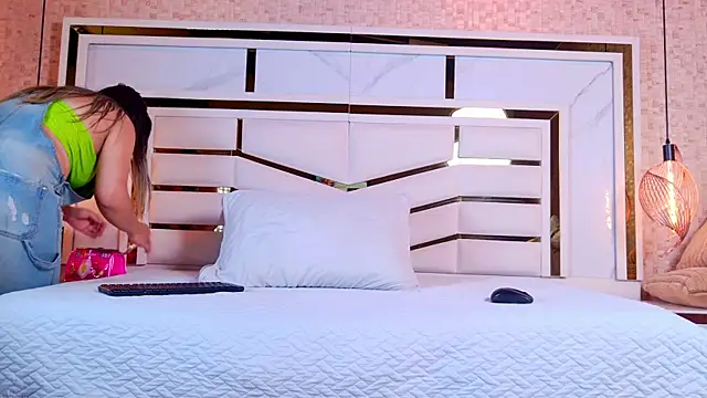 sophie 1 online show from 10/30/25, 09:37