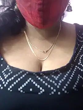 Snapshot of mallu-sumi chatting on 10/29/25, 10:39 mallu-sumi online show from 10/29/25, 10:39