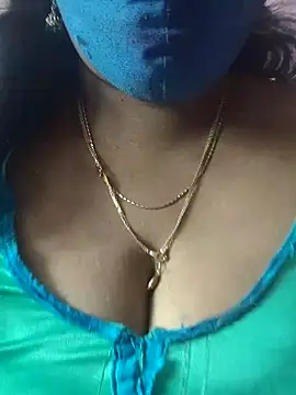 Snapshot of mallu-sumi chatting on 10/31/25, 02:56 mallu-sumi online show from 10/31/25, 02:56