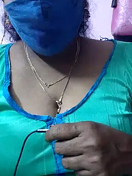 Snapshot of mallu-sumi chatting on 11/02/25, 10:23 mallu-sumi online show from 11/02/25, 10:23