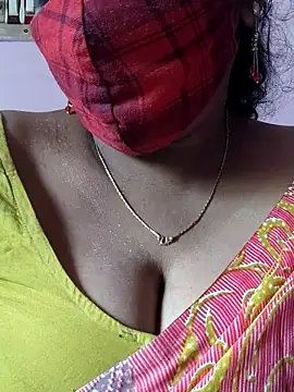 Snapshot of mallu-sumi chatting on 11/08/25, 05:18 mallu-sumi online show from 11/08/25, 05:18