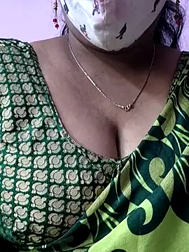 Snapshot of mallu-sumi chatting on 11/17/25, 03:34 mallu-sumi online show from 11/17/25, 03:34