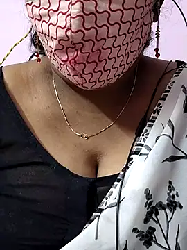 Snapshot of mallu-sumi chatting on 11/18/25, 05:06 mallu-sumi online show from 11/18/25, 05:06