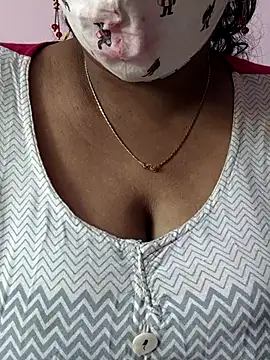 Snapshot of mallu-sumi chatting on 11/19/25, 08:03 mallu-sumi online show from 11/19/25, 08:03