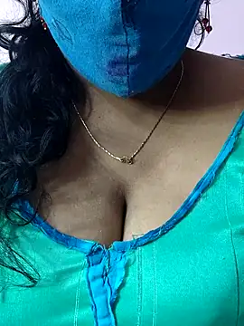 Snapshot of mallu-sumi chatting on 11/21/25, 03:27 mallu-sumi online show from 11/21/25, 03:27