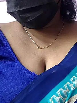 Snapshot of mallu-sumi chatting on 11/29/25, 05:43 mallu-sumi online show from 11/29/25, 05:43