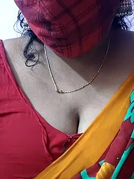 Snapshot of mallu-sumi chatting on 12/01/25, 11:48 mallu-sumi online show from 12/01/25, 11:48