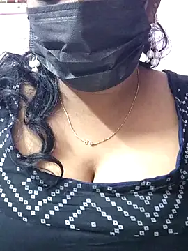 Snapshot of mallu-sumi chatting on 12/05/25, 06:04 mallu-sumi online show from 12/05/25, 06:04