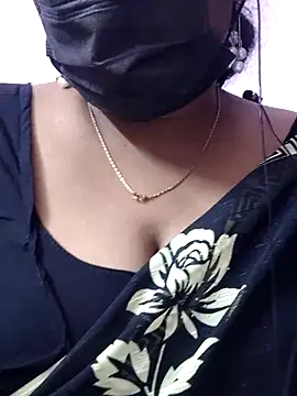 Snapshot of mallu-sumi chatting on 12/14/25, 04:45 mallu-sumi online show from 12/14/25, 04:45