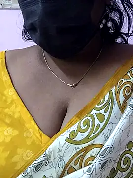 Snapshot of mallu-sumi chatting on 12/15/25, 07:34 mallu-sumi online show from 12/15/25, 07:34