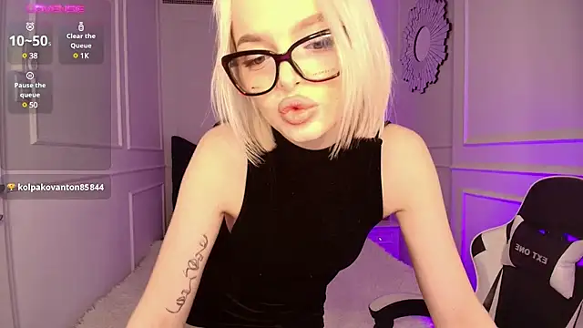 horny blondiee online show from 12/27/24, 11:39