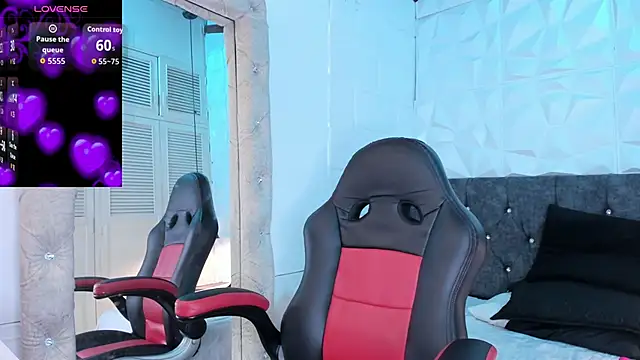 Snapshot of Emma_dl2 chatting on 11/11/25, 05:13 Emma dl2 online show from 11/11/25, 05:13