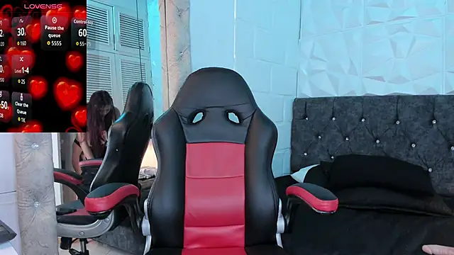 Snapshot of Emma_dl2 chatting on 11/12/25, 04:51 Emma dl2 online show from 11/12/25, 04:51