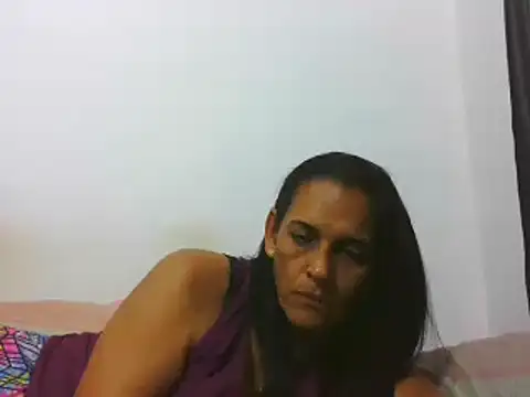 Snapshot of latinbrunettet chatting on 12/18/24, 06:25 latinbrunettet online show from 12/18/24, 06:25