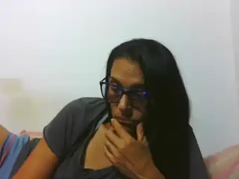 Snapshot of latinbrunettet chatting on 02/17/25, 05:32 latinbrunettet online show from 02/17/25, 05:32