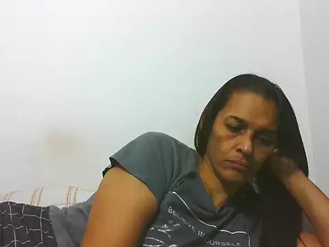Snapshot of latinbrunettet chatting on 11/26/25, 01:34 latinbrunettet online show from 11/26/25, 01:34