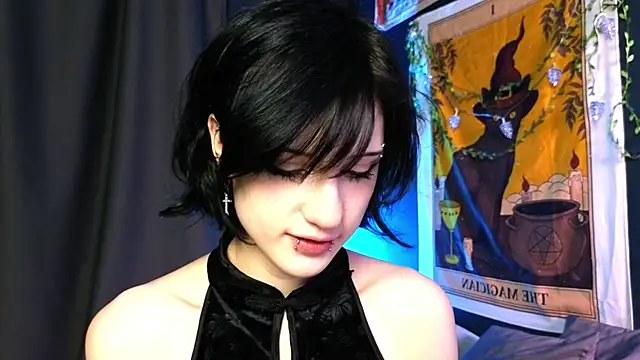 dark vamp  online show from 12/19/24, 10:21