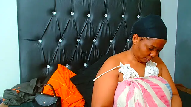 AfricanBigAssxx98 online show from 02/06/25, 09:17