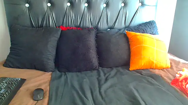 AfricanBigAssxx98 online show from 02/13/25, 10:23