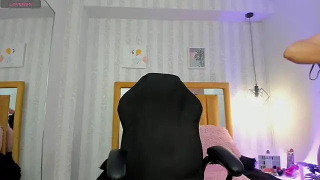 pettit courtny online show from 09/30/25, 08:03