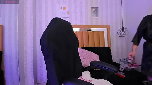 pettit courtny online show from 10/10/25, 09:03