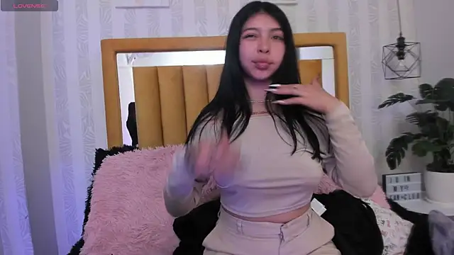 pettit courtny online show from 10/11/25, 09:02