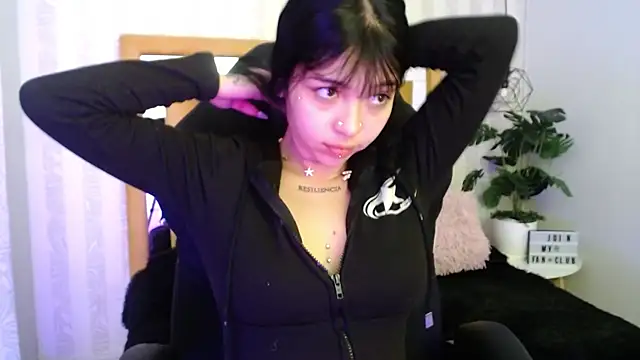 pettit courtny online show from 10/31/25, 01:01