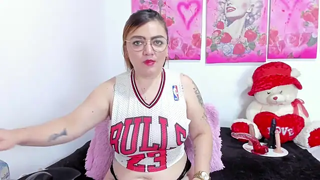 fresahot2024 online show from 10/17/25, 12:47