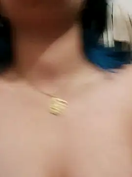 Snapshot of azulzulix chatting on 10/07/25, 01:25 azulzulix online show from 10/07/25, 01:25