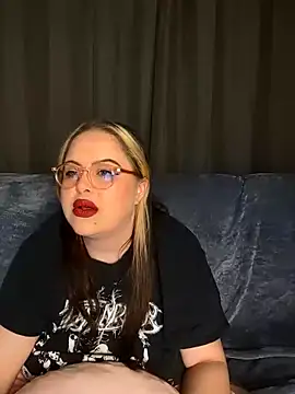 Snapshot of ChubbyBubs chatting on 10/17/25, 04:09 ChubbyBubs online show from 10/17/25, 04:09