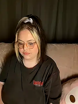 Snapshot of ChubbyBubs chatting on 10/27/25, 04:44 ChubbyBubs online show from 10/27/25, 04:44