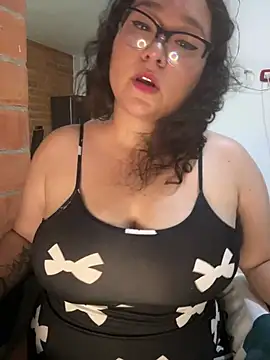 Snapshot of CinnamonCookiez chatting on 12/17/24, 03:50 CinnamonCookiez online show from 12/17/24, 03:50