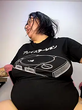 Snapshot of CinnamonCookiez chatting on 10/11/25, 03:39 CinnamonCookiez online show from 10/11/25, 03:39