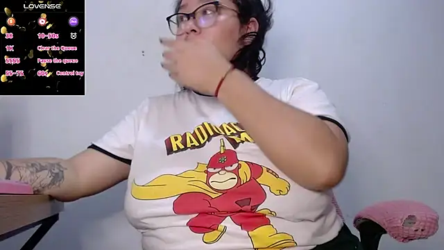 Snapshot of CinnamonCookiez chatting on 11/09/25, 04:44 CinnamonCookiez online show from 11/09/25, 04:44