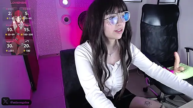 MiaEngels online show from 01/31/25, 02:26