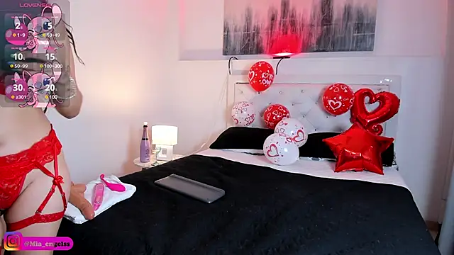 MiaEngels online show from 02/14/25, 02:12