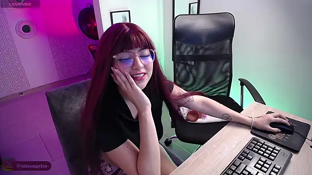 MiaEngels online show from 03/10/25, 02:05