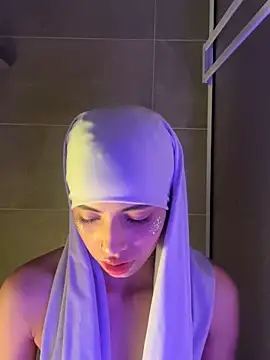 Snapshot of jhalila chatting on 09/28/25, 02:17 jhalila online show from 09/28/25, 02:17