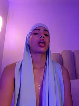 Snapshot of jhalila chatting on 10/19/25, 11:05 jhalila online show from 10/19/25, 11:05