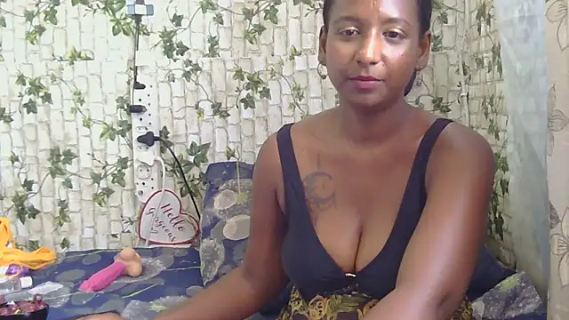 indiantina01 online show from 01/26/25, 12:33