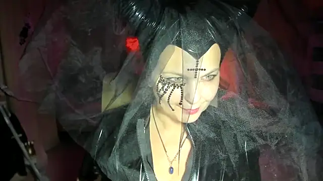 Snapshot of WitchBlueRose chatting on 10/31/25, 04:19 WitchBlueRose online show from 10/31/25, 04:19