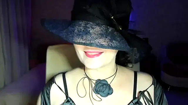 Snapshot of WitchBlueRose chatting on 11/07/25, 05:46 WitchBlueRose online show from 11/07/25, 05:46