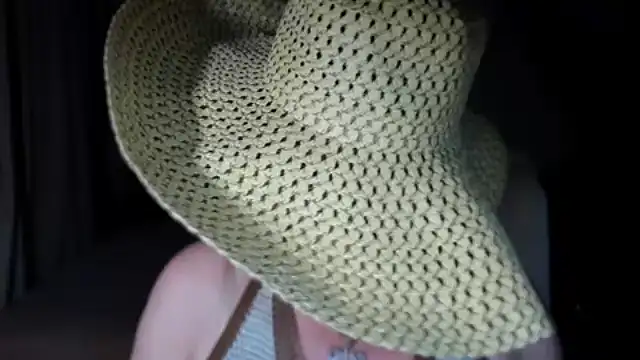 Snapshot of WitchBlueRose chatting on 11/08/25, 08:40 WitchBlueRose online show from 11/08/25, 08:40