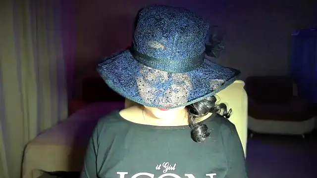 Snapshot of WitchBlueRose chatting on 11/12/25, 08:08 WitchBlueRose online show from 11/12/25, 08:08