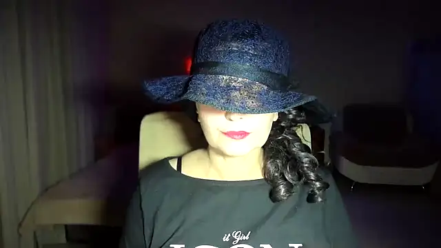 Snapshot of WitchBlueRose chatting on 11/13/25, 08:41 WitchBlueRose online show from 11/13/25, 08:41