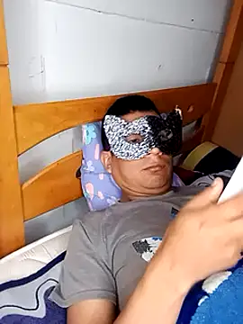 Snapshot of PequeArely chatting on 12/04/24, 02:37 PequeArely online show from 12/04/24, 02:37