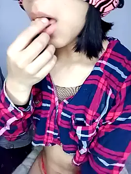 Snapshot of PequeArely chatting on 01/12/25, 02:45 PequeArely online show from 01/12/25, 02:45