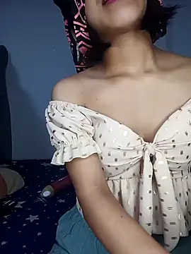 Snapshot of PequeArely chatting on 01/15/25, 05:19 PequeArely online show from 01/15/25, 05:19