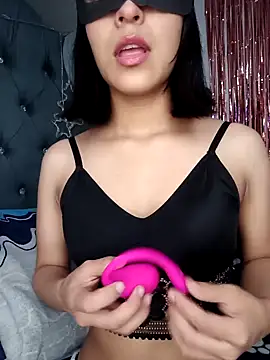 Snapshot of PequeArely chatting on 02/16/25, 08:00 PequeArely online show from 02/16/25, 08:00